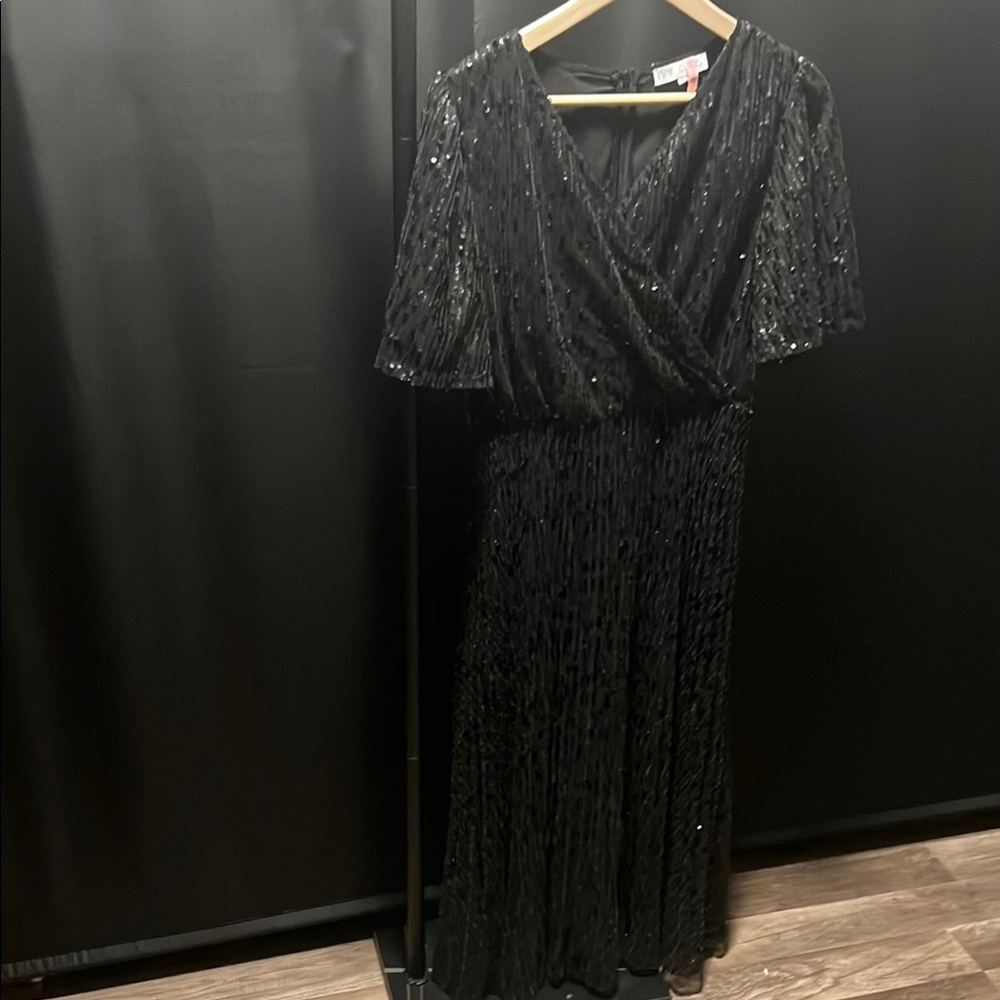 Ivy City Co Black Flutter Sleeve dress